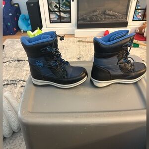 Boys size 13 totes snow boots